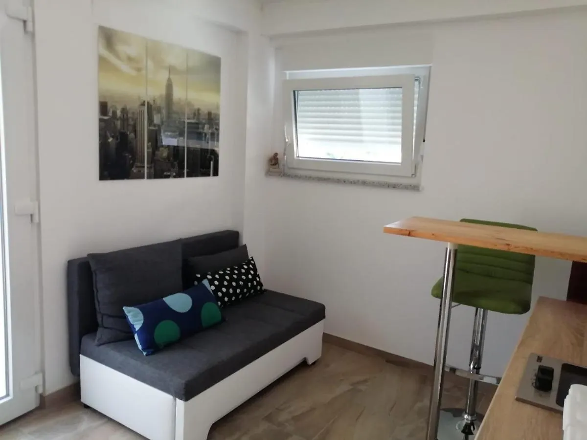Apartments Marta Vir 0*,